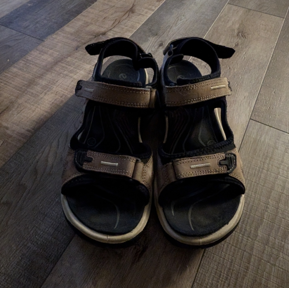 Hiking sandals